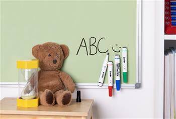 Marker do tablic suchościeralnych i flipchartów z magnesem i gąbką MemoBe MM351 końcówka okrągła czerwony