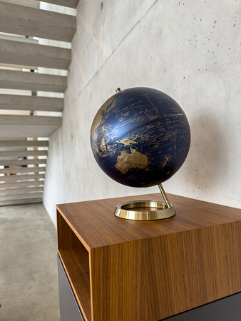 Globus TROIKA 23,5 Grad, śr. 25cm, metalowa podstawa, granatowo-złoty